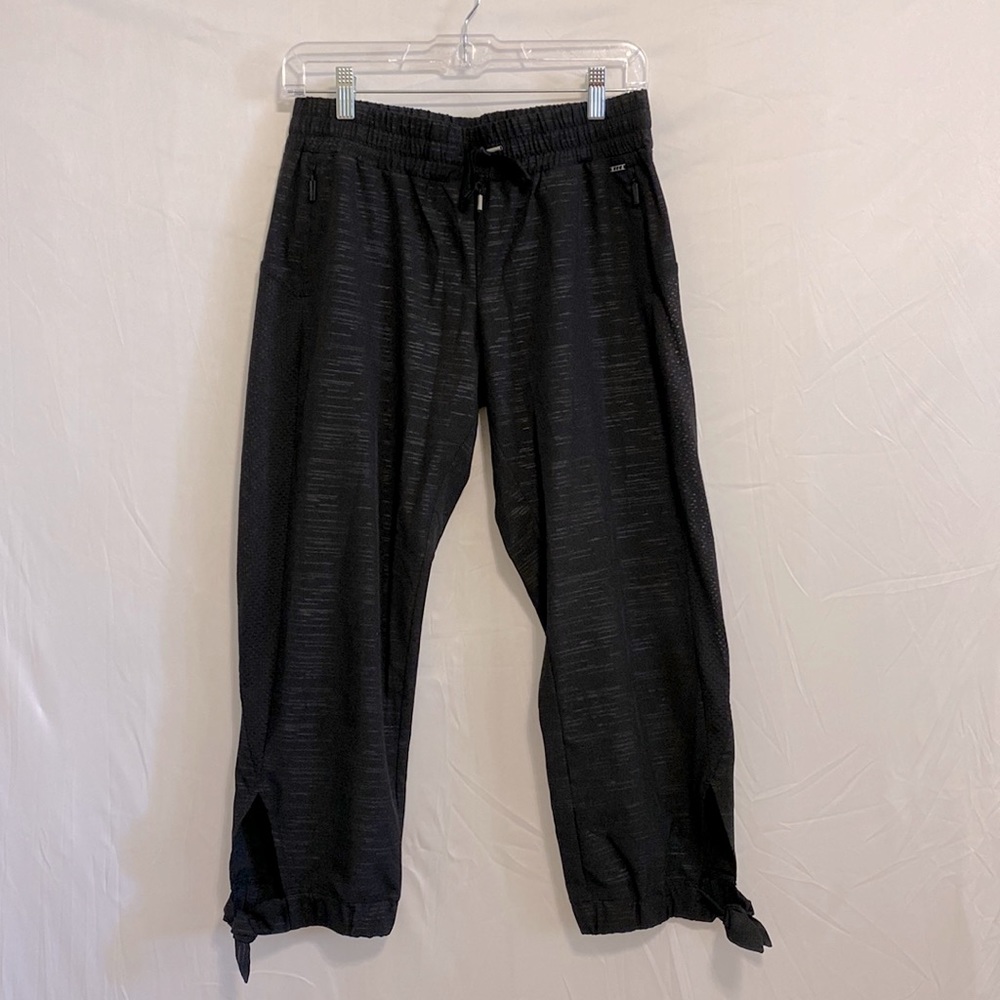 Lorna Jane cutoff joggers